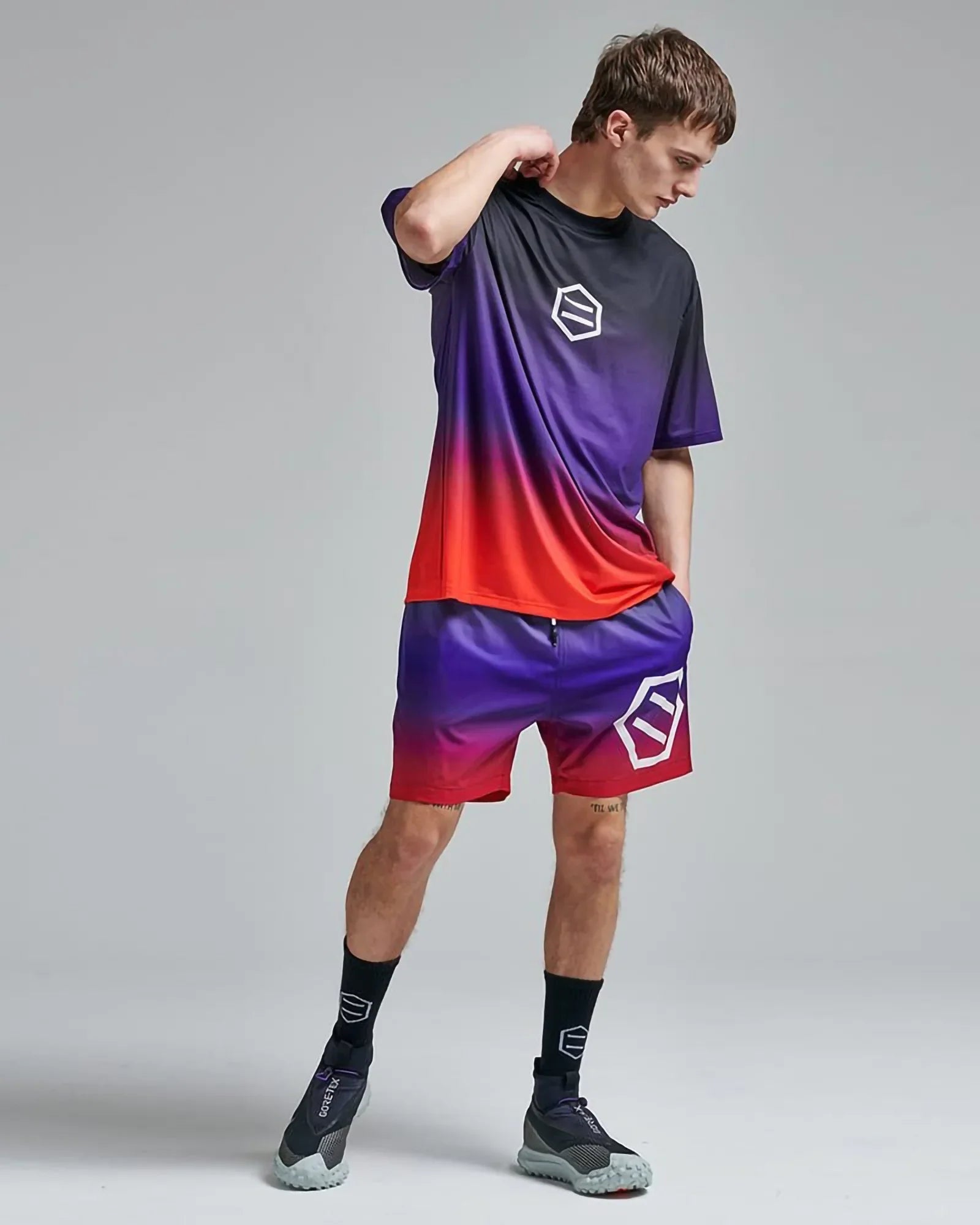 Dolly Noire Gradient Logo Black & Red