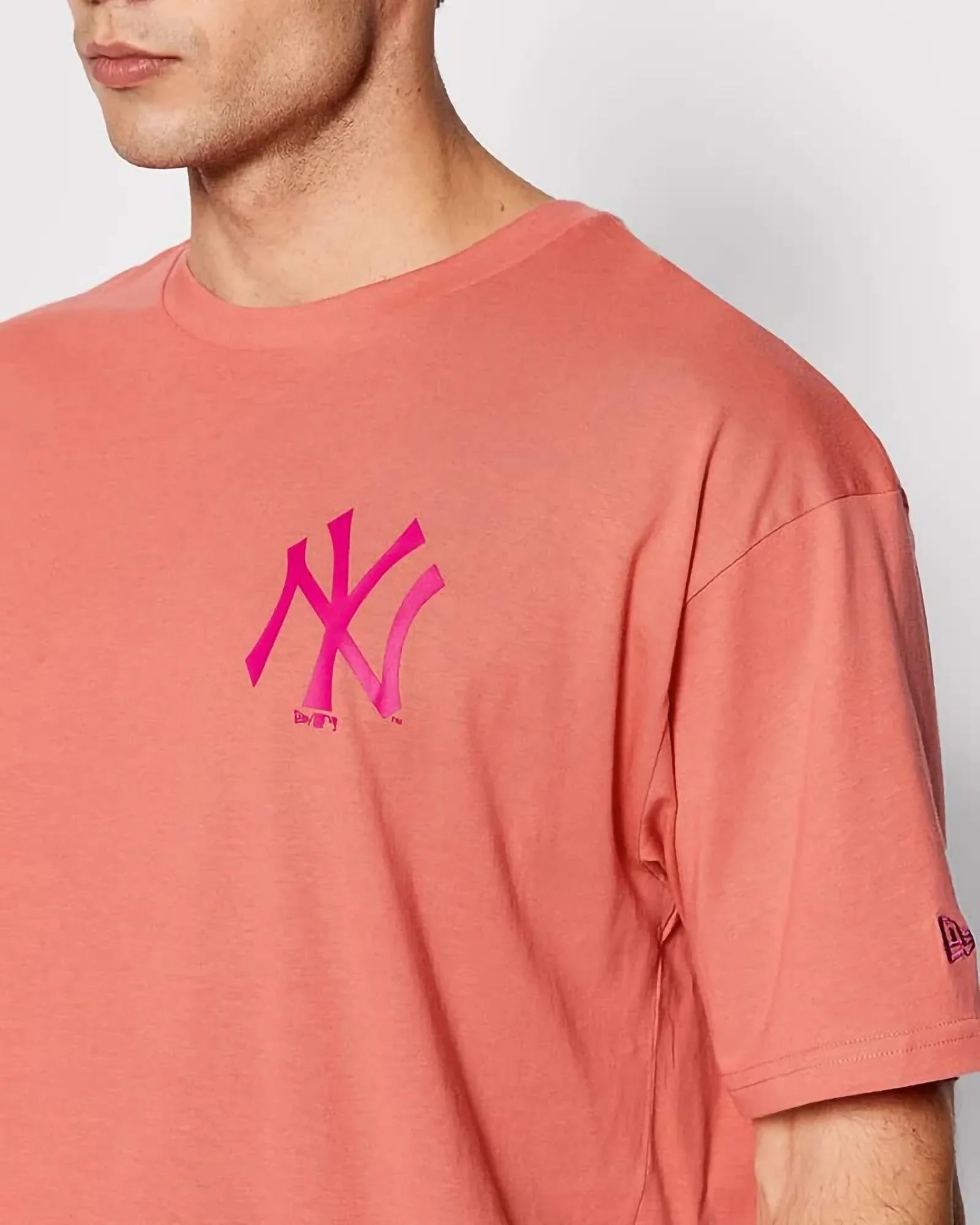 New Era Mlb Ny Yankees Logo Oversize Tee Lilla