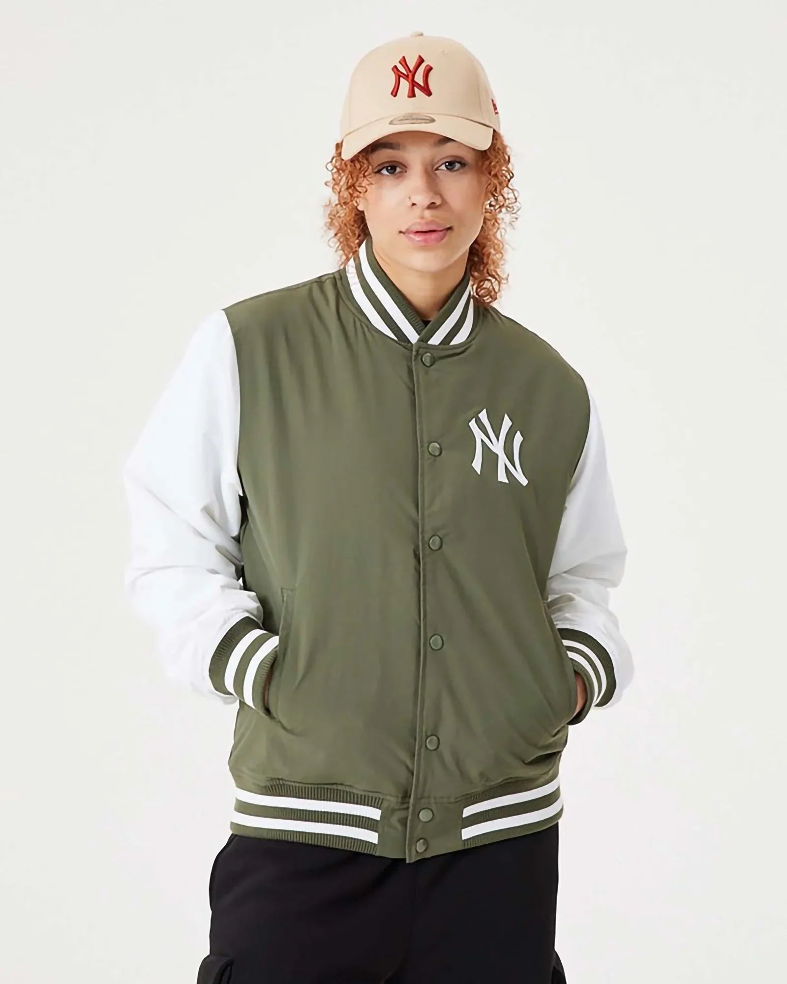 New Era New York Yankees Half Logo Oversized Hoodie Black