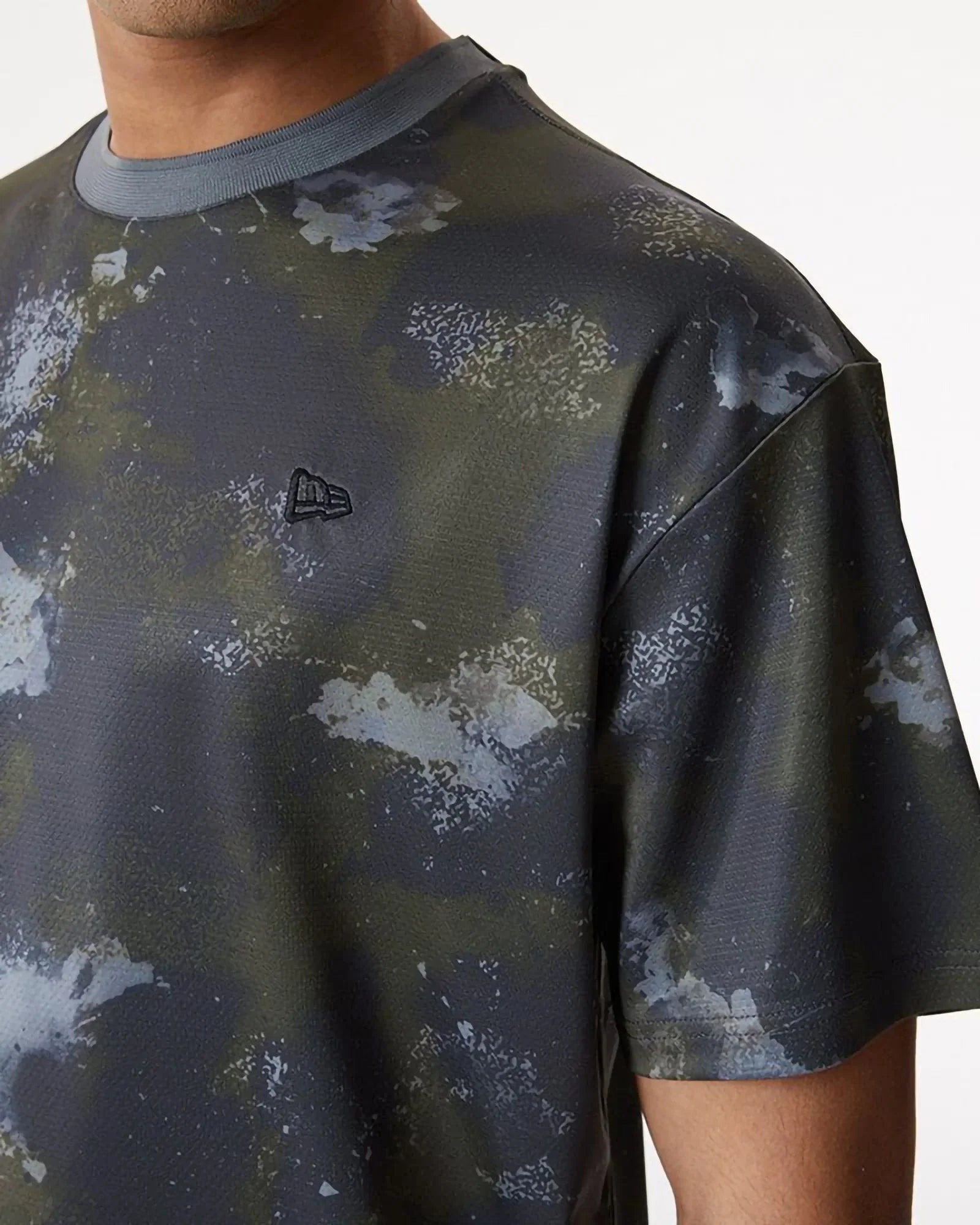 New Era Outdoor Utility All Over Print Oversize T-shirt