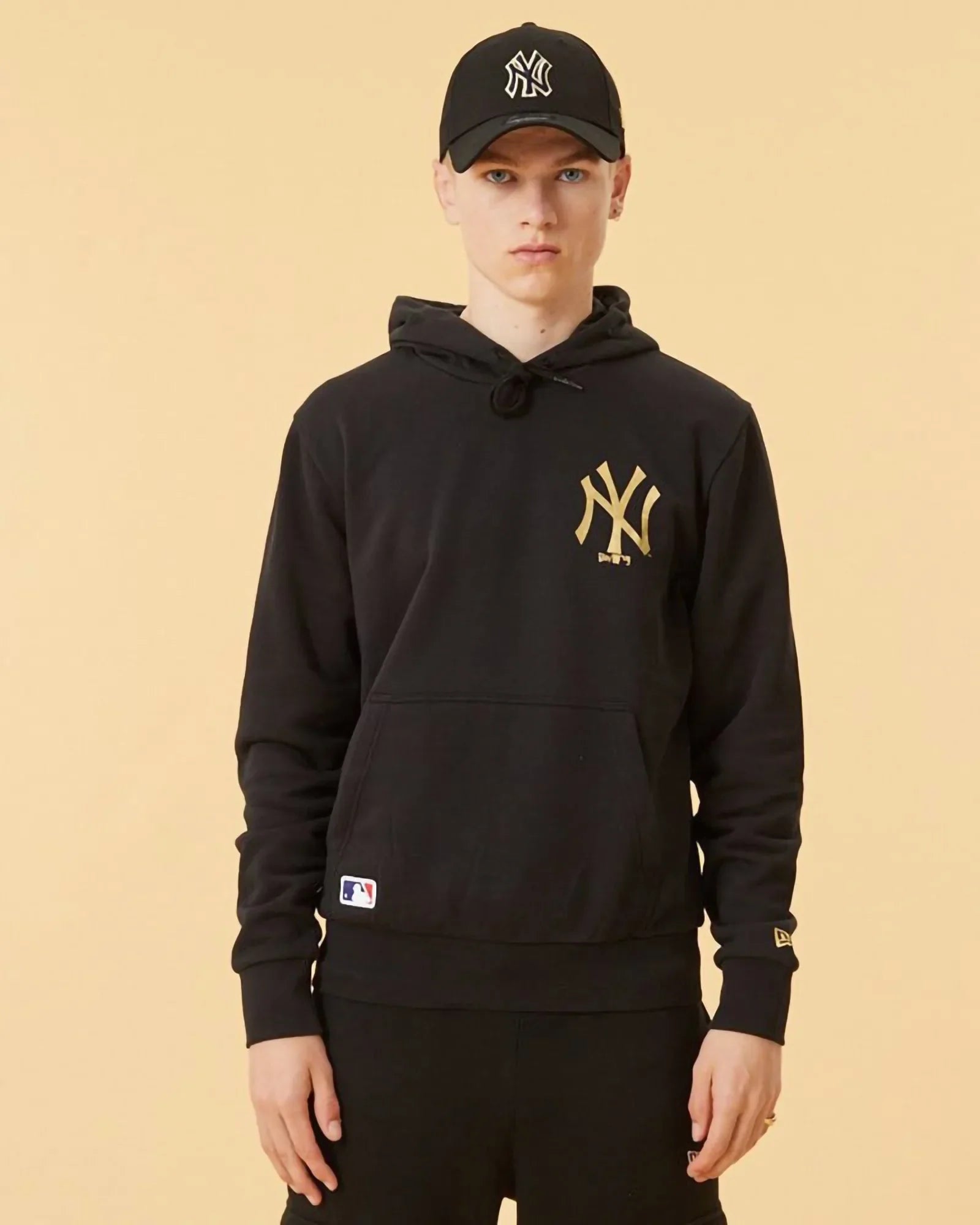 New Era Mlb Ny Yankees Metallic Logo Hoodie