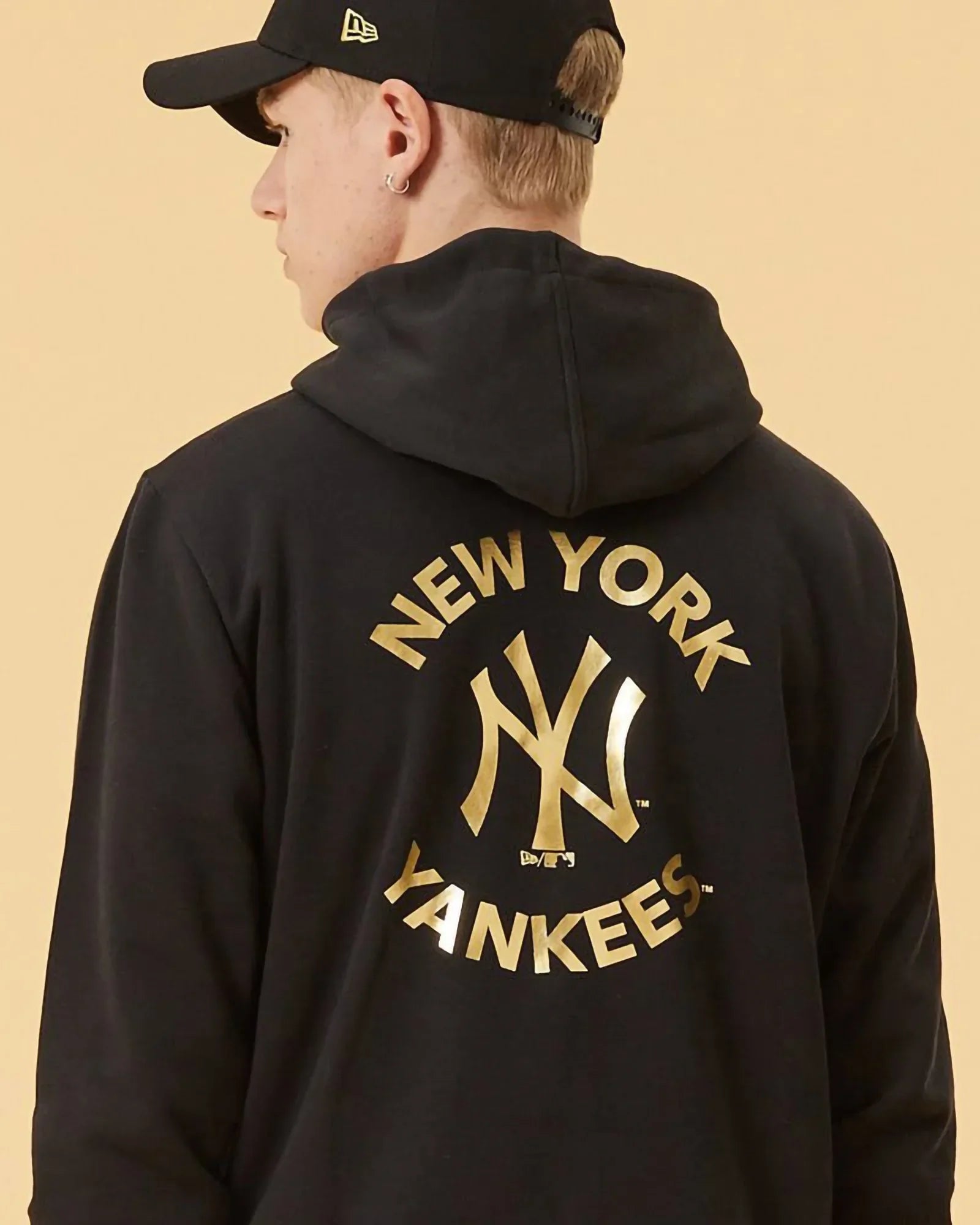 New Era Mlb Ny Yankees Metallic Logo Hoodie