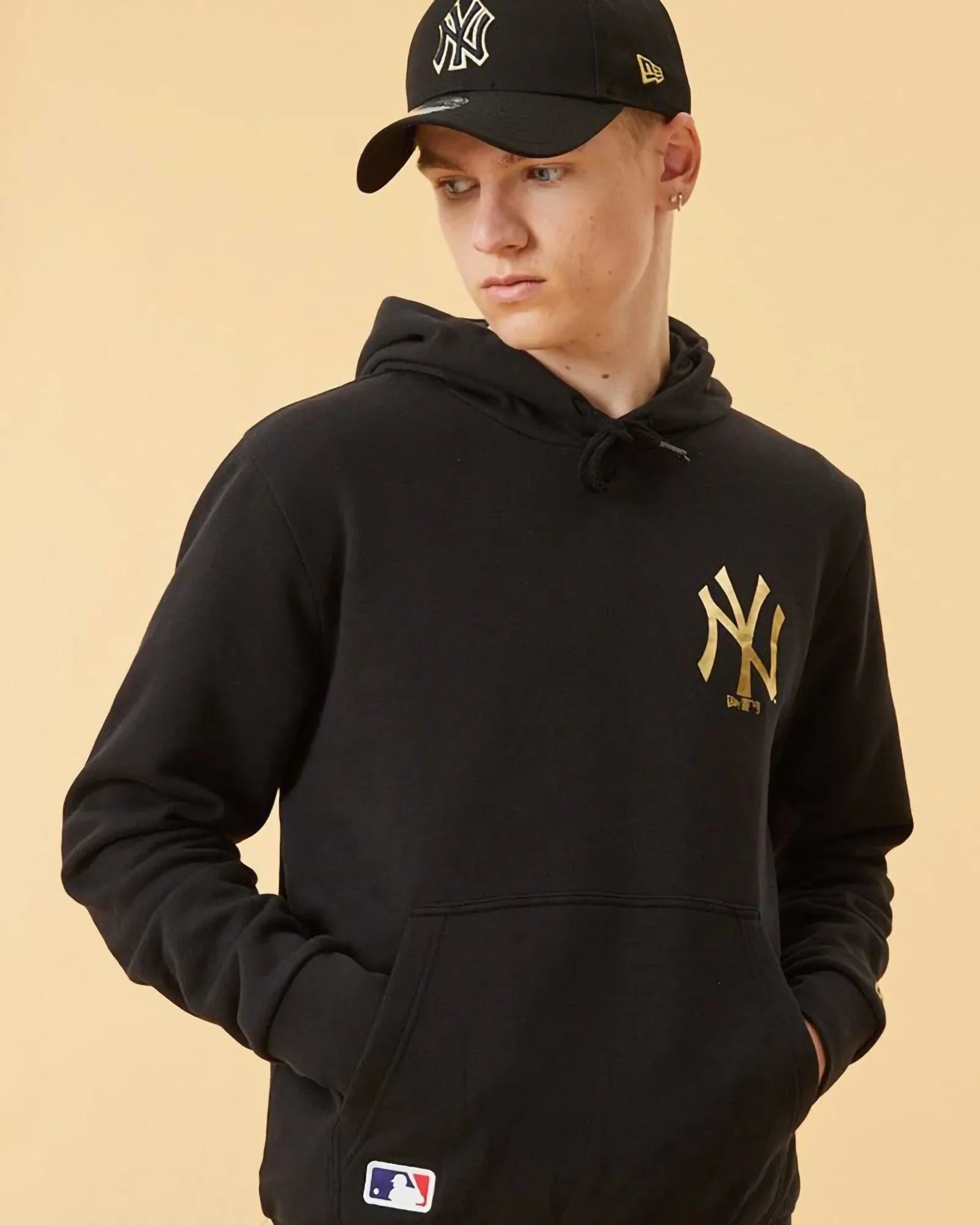 New Era Mlb Ny Yankees Metallic Logo Hoodie