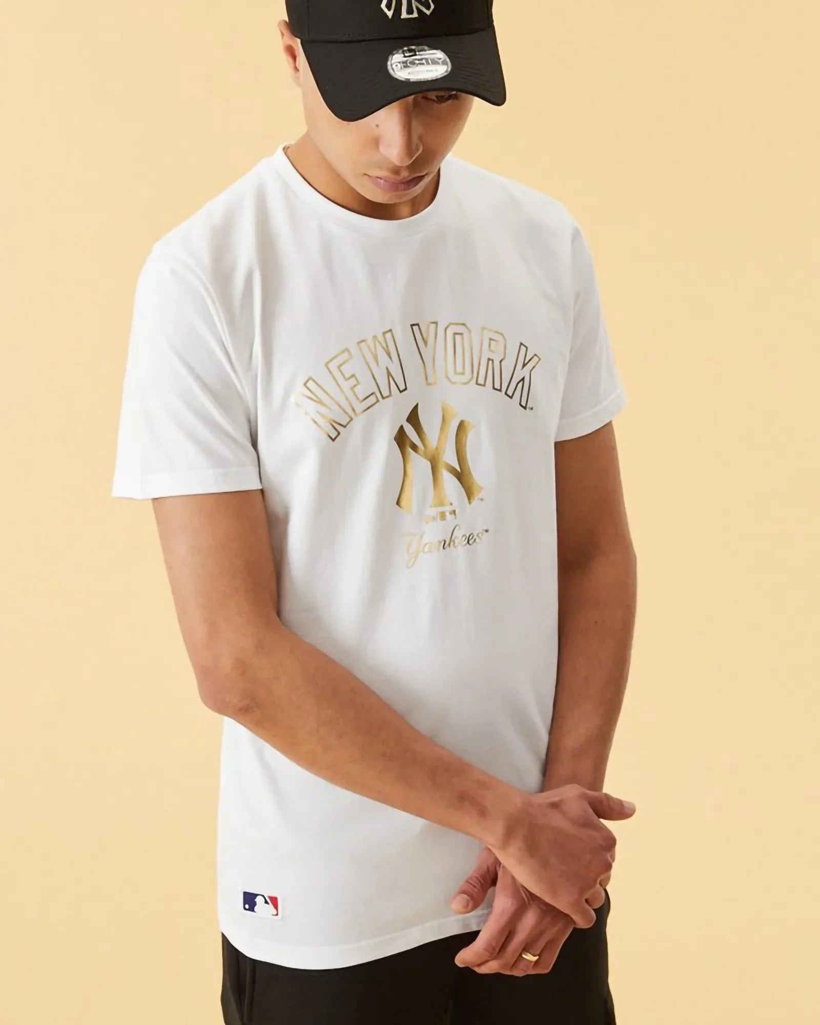 New Era New York Yankees Metallic Graphic Logo Tee White