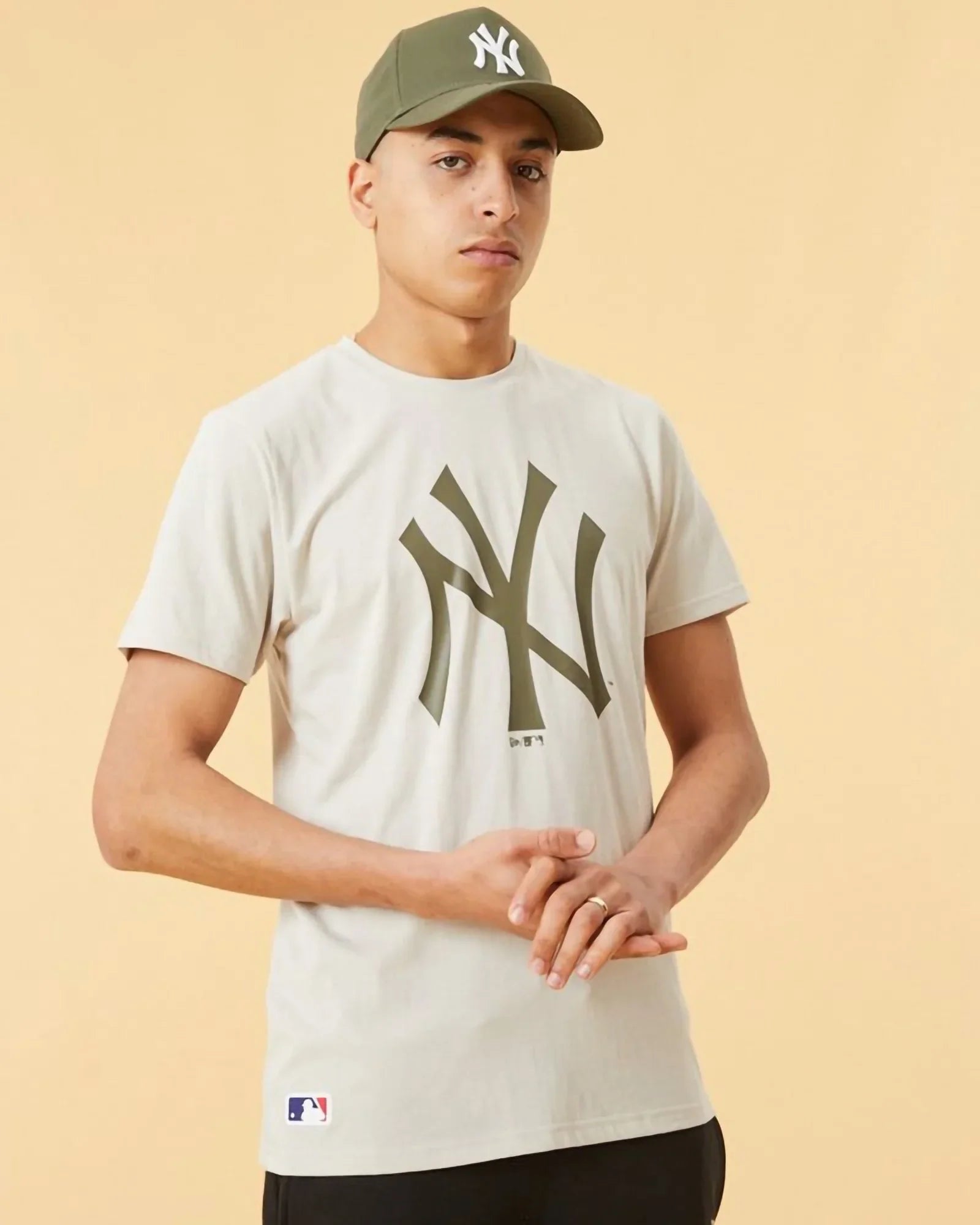 New Era New York Yankees Metallic Graphic Logo Tee White