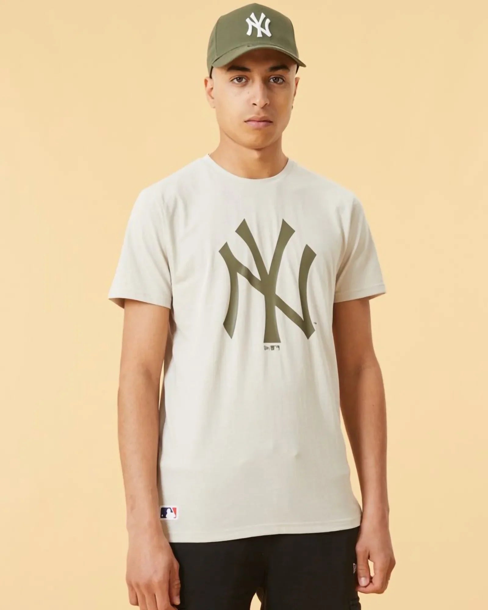 New Era New York Yankees Metallic Graphic Logo Tee White