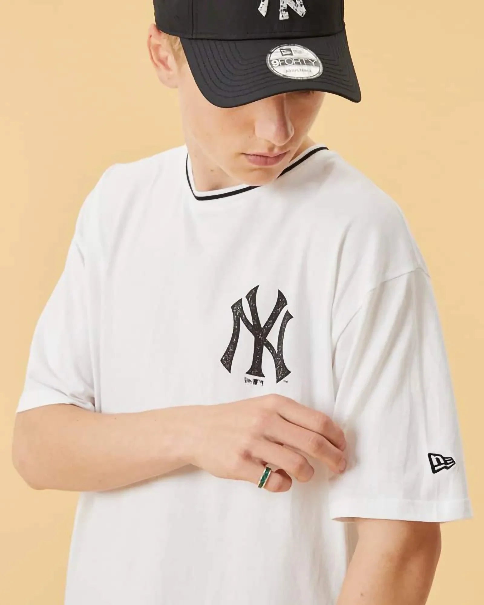 New Era New York Yankees Oversize Graphic Tee White