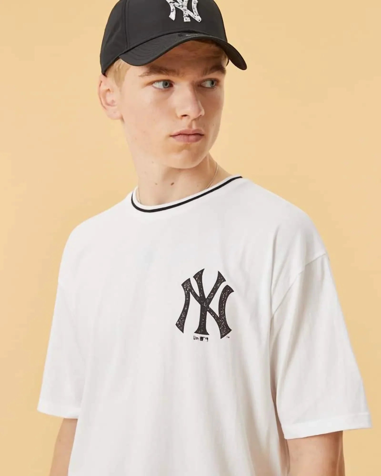 New Era New York Yankees Oversize Graphic Tee White