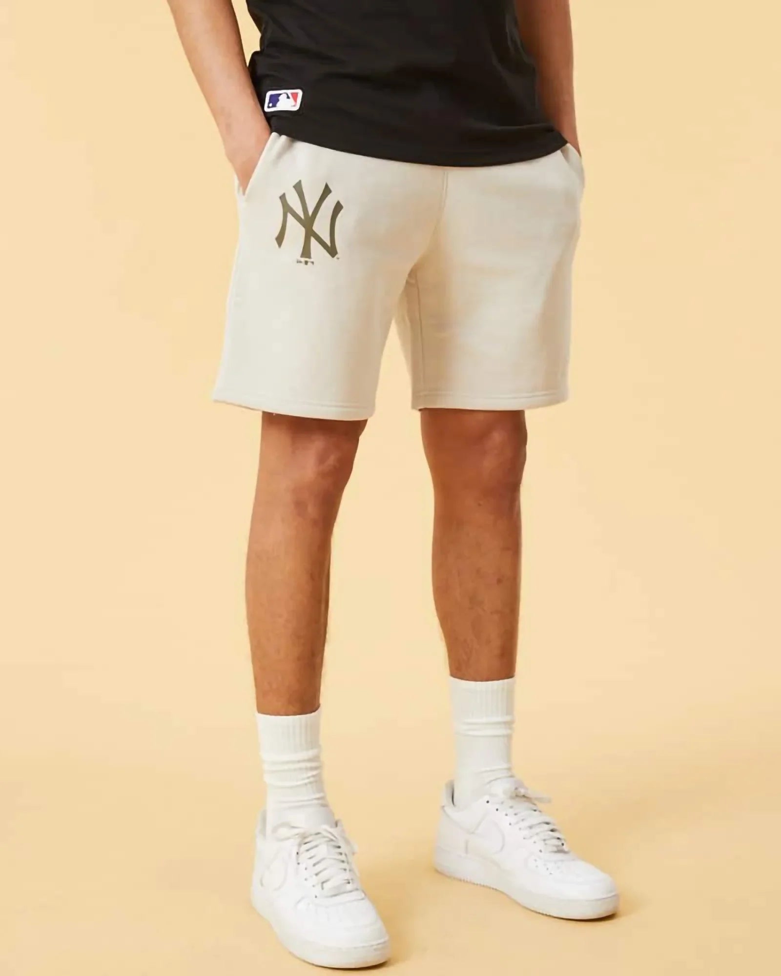 New Era Essential Shorts Black