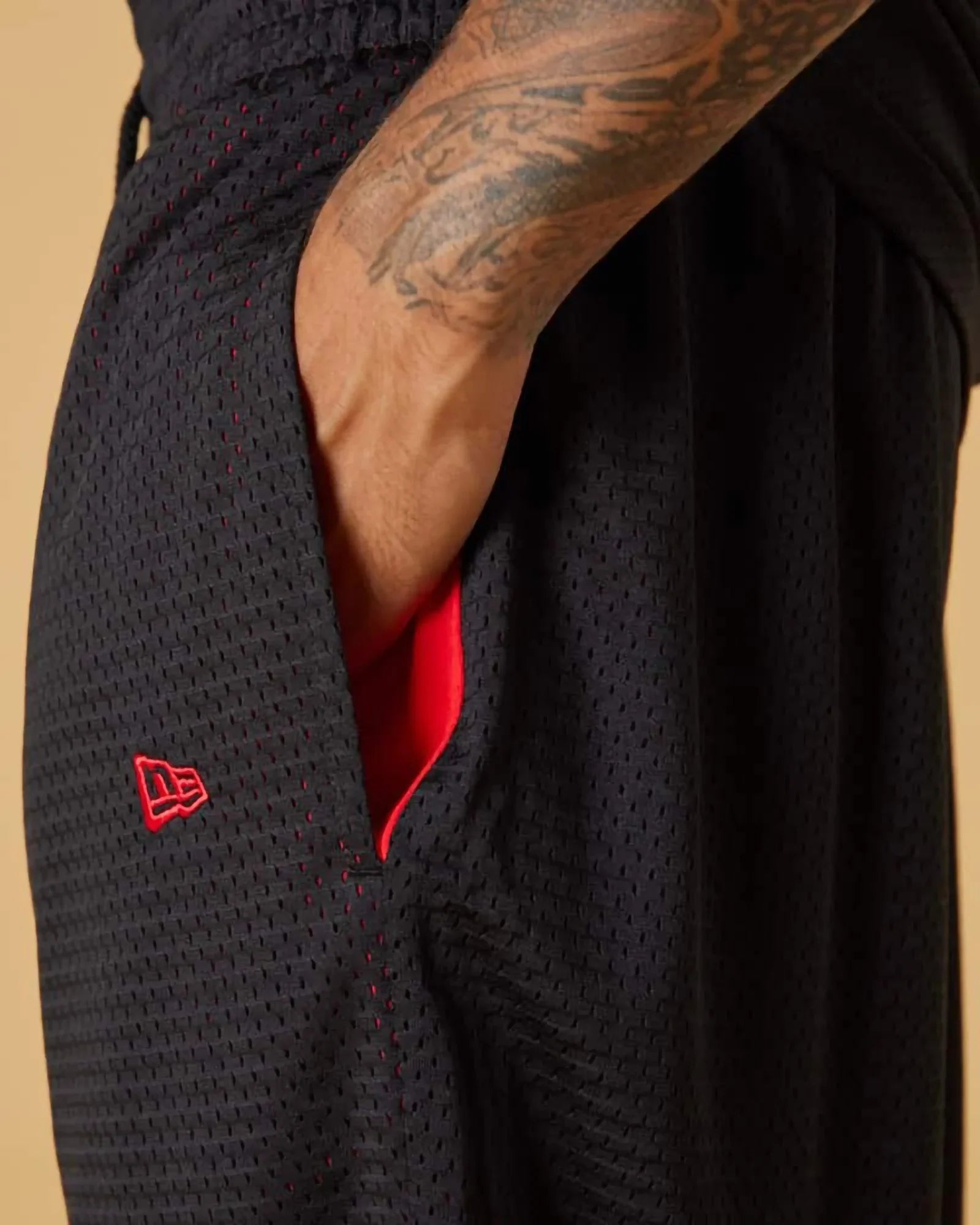 New Era Color Mesh Shorts Black-red